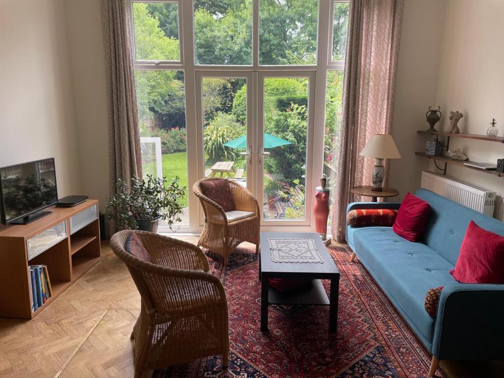 Spacious Holiday Home! Лондон Экстерьер фото